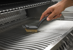 grill brush_in_use-napoleon-grills copy